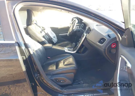 2012 Volvo S60 T6/T6 R-Design z USA, uszkodzony, nr VIN YV1902FH5C2124896